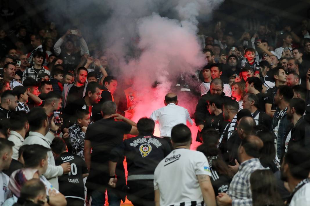 Beşiktaş Başakşehir maçı tribünlerinden muazzam kareler 2